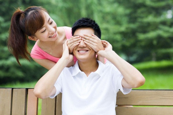 Viecj-can-lam-giup-hai-ban-gan-gui-va-hieu-nhau-hon kết nối sâu sắc trong tình yêu