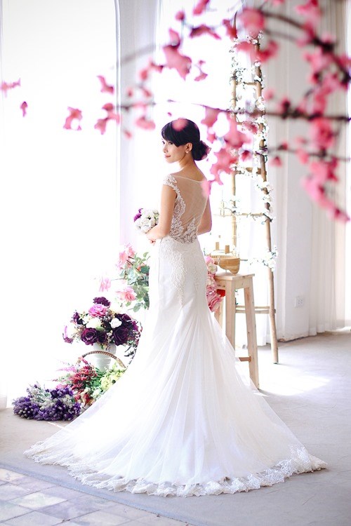 váy cưới cô dâu ngực lép