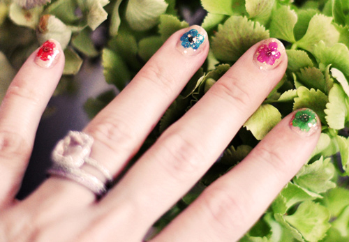 2 mẫu nail hoa rực rỡ đón cuối tuần - 7