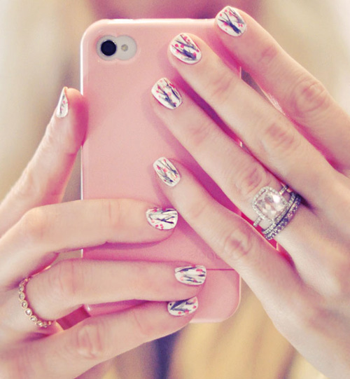 2 mẫu nail hoa rực rỡ đón cuối tuần - 17