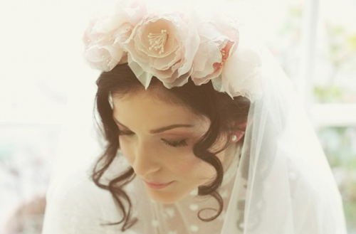Làm cô dâu đẹp như Anne Hathaway với băng đô to bản băng đô cô dâu - hình minh họa 6