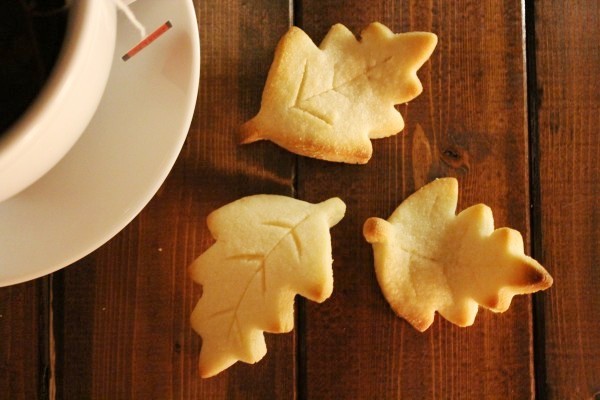 Làm bánh quy bơ hình lá rụng tuyệt đẹp 8 bánh quy bơ hình lá - hình minh họa 7