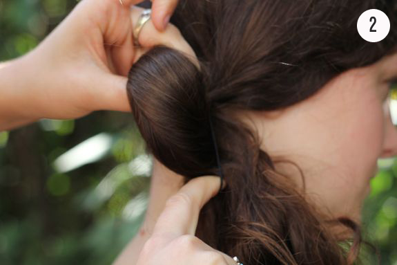 Hướng dẫn cách buộc tóc đuôi ngựa đơn giản cách buộc tóc đuôi ngựa - hình minh họa 3