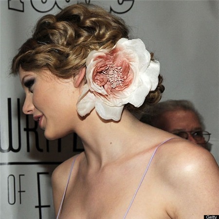 Sử dụng bờm tóc siêu đẹp như Taylor Swift phong cách bờm tóc - hình minh họa 3