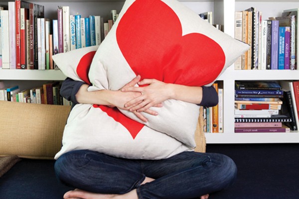 lợi ích của gối ôm khi ngủ