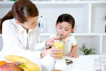 dinh dưỡng cho trẻ mùa nóng