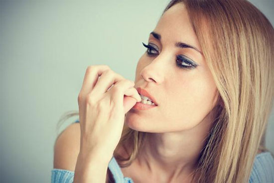 bỏ thói quen cắn móng tay