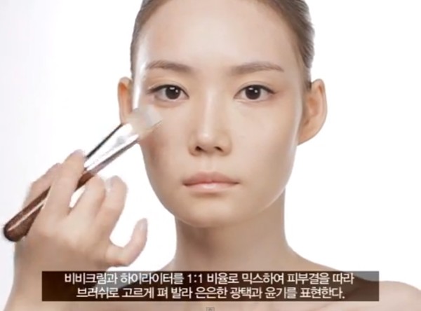 Trang điểm "mát lạnh" với gam ánh bạc hợp gu công sở 5 trang điểm mắt ánh bạc công sở - hình minh họa 3