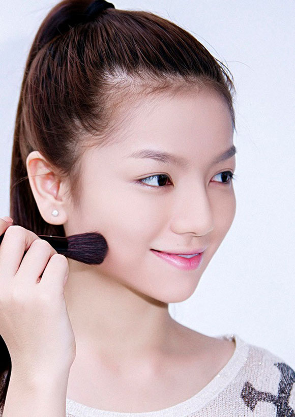 Trang điểm cho gương mặt tròn trở nên thon gọn