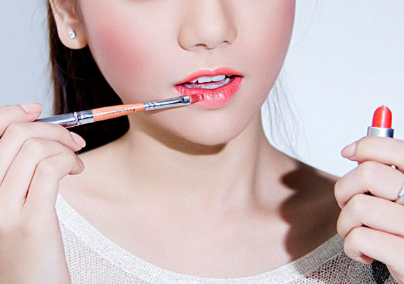 Trang điểm cho gương mặt tròn trở nên thon gọn