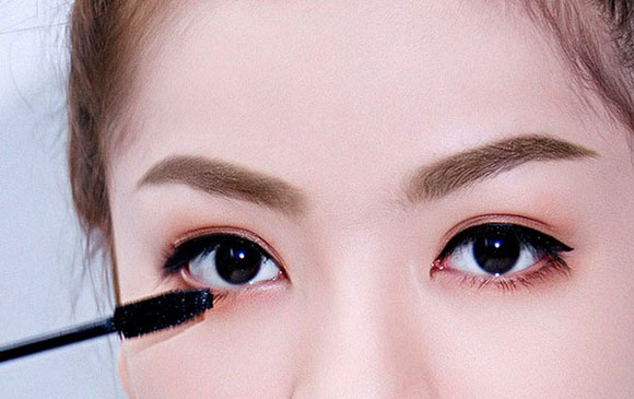 Trang điểm cho gương mặt tròn trở nên thon gọn